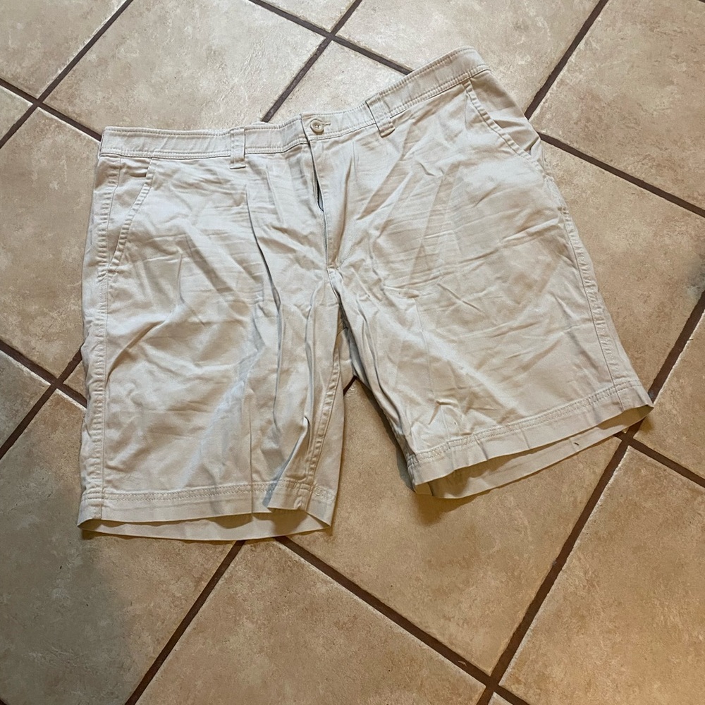 (A27)Mens Tan Shorts Size 42 by St Johns Bay Preowned